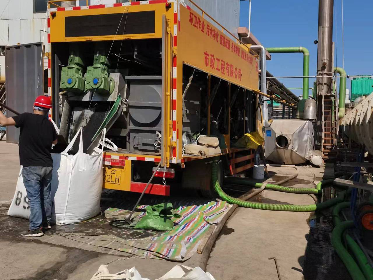 杨林尾镇淤泥压干处理